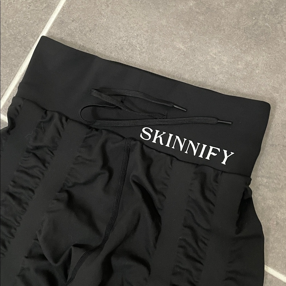 Women's Black Pants - Picture 5 of 10